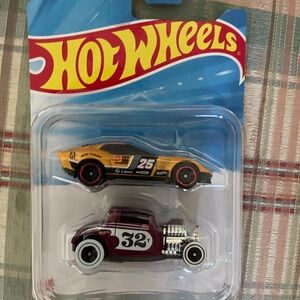 Hot Wheels Racing Car Duo - Gold and Red